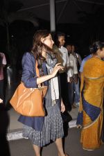 Sonam Kapoor snapped at Airport on 21st Oct 2015